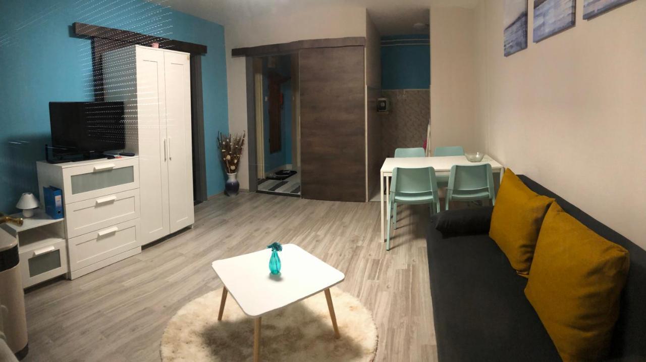 Happy Bunnies Apartman I - Gunarasfurdo ดอมโบวาร์ ภายนอก รูปภาพ